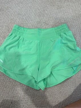 Lululemon Pistachio Hotty Hots HR 2.5” Lined